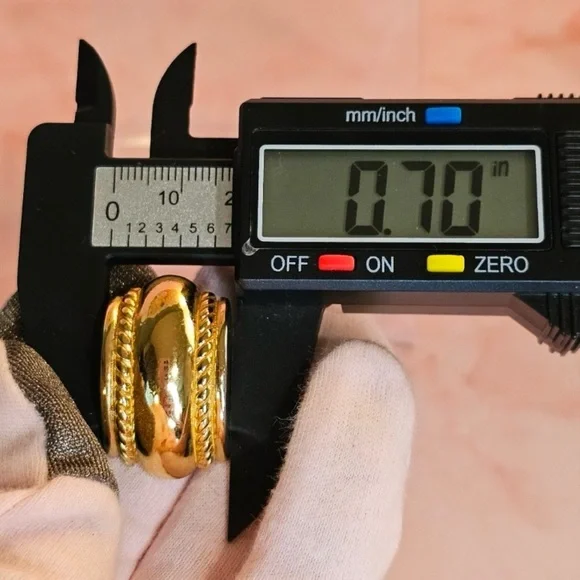 Christian Dior Vintage 1980’s Gold-Tone Clip-On Earrings with Dust Bag - Picture 12 of 13